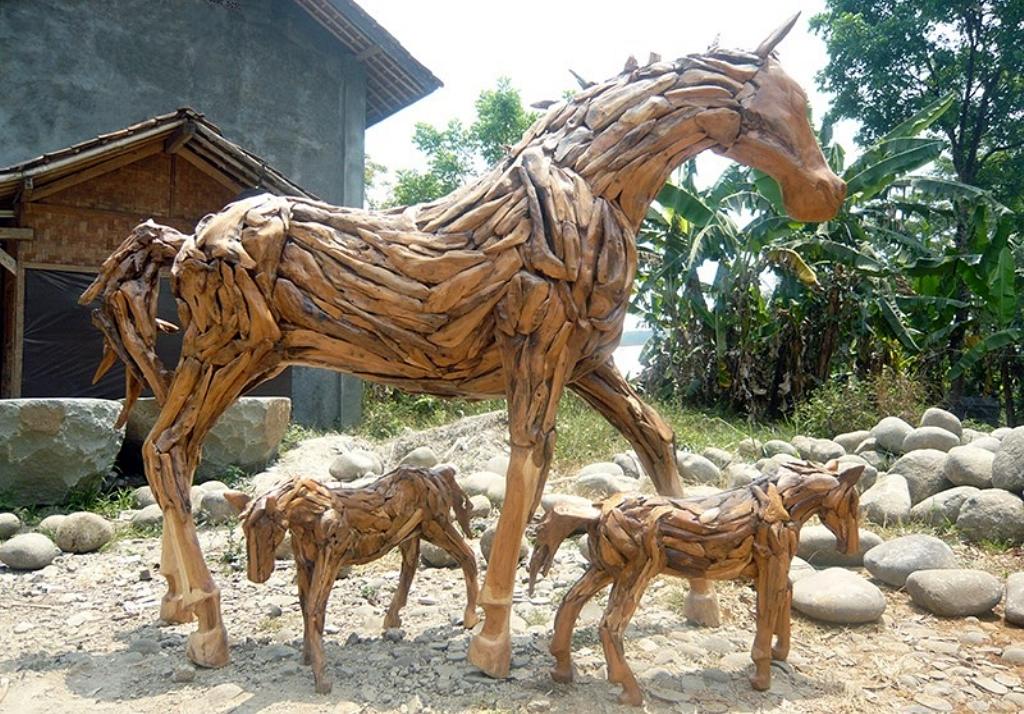 Teak Horse Statue Frontera